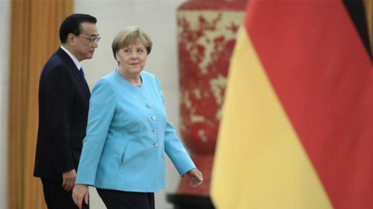 Premier Li Keqiang forderte die Kanzlerin mehrmals auf, sich in Europa für China einzusetzen. 