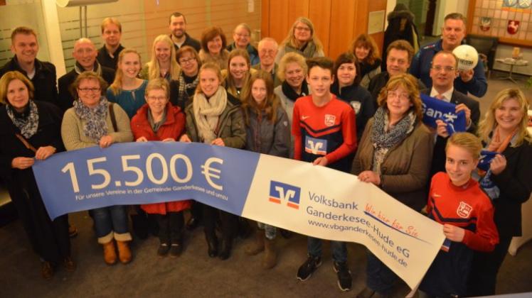 Die Volksbank Ganderkesee-Hude hat sozialen und karitativen Institutionen, Kindergärten und Vereinen in Ganderkesee und Delmenhorst insgesamt 15500 Euro gespendet. 