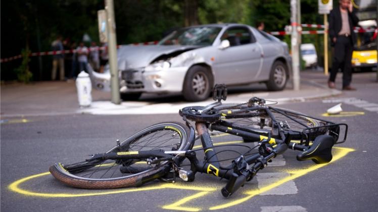 Fahrradfahrer fürchten sich im Verkehr am meisten vor Autofahrern. Symbolfoto: dpa