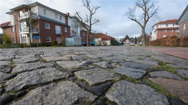Das Kopfsteinpflaster in Neu-Deichhorst treibt Radfahrer auf den Fußweg. Mit Konsequenzen für die Fußgänger. Das Kopfsteinpflaster in Neu-Deichhorst treibt Radfahrer auf den Fußweg. Mit Konsequenzen für die Fußgänger.