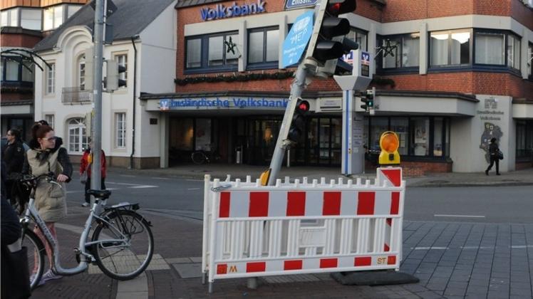 Unfall Beim Rangieren: Die Schiefe Ampel Von | NOZ