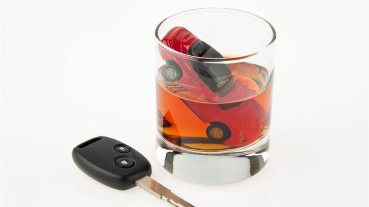 Alkohol und Auto: Besser nicht. Symbolfoto: imago/McPHOTO