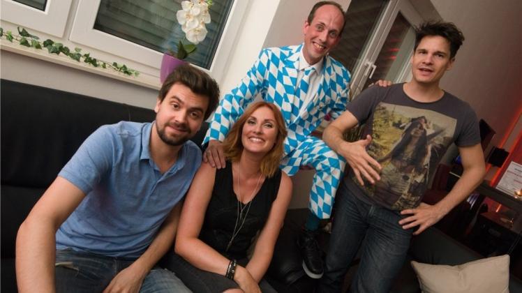 Bissen sich beim Comedy Club Delmenhorst die Zähne am Publikum aus: (von links) David Werker, Lena Liebkind, Moderator Markus Weise und Alain Frei. Bissen sich beim Comedy Club Delmenhorst die Zähne am Publikum aus: (von links) David Werker, Lena Liebkind, Moderator Markus Weise und Alain Frei.