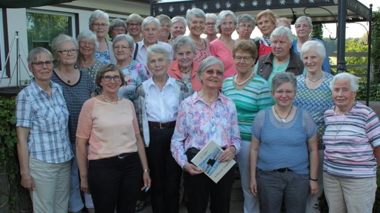 Der Singkreis der Kreislandfrauen feiert in diesem Jahr sein 25 jähriges Bestehen. Zugleich feiert Chorleiterin Renate Siegers ihren 75. Geburtstag. 