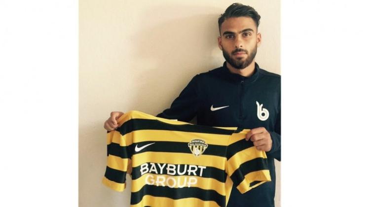 Er läuft künftig in schwarz-gelb auf: Der Delmenhorster Fußballer Ömer Kalmis hat einen Profivertrag bei Bayburt Idare unterschrieben. 