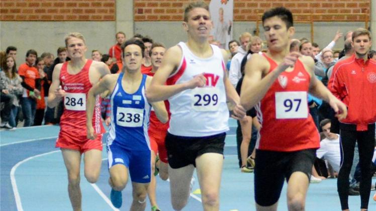 Zieleinlauf zum 800-Meter-Lauf: Jannik Schlüter (2. von rechts) kam in Hannover nach 1:57,84 Minuten als Zweiter ins Ziel. 