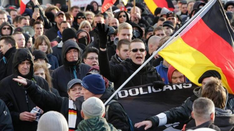 Fremdenfeindliche Pegida-Kundgebung in Köln. 