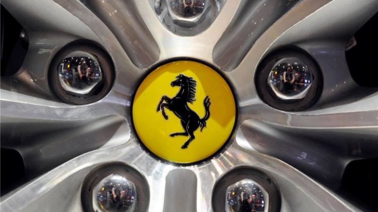 Die italienische Polizei hat einen gefälschten Ferrari beschlagnahmt, der auf Basis eines alten Toyota gebaut worden war. Symbolfoto: dpa
