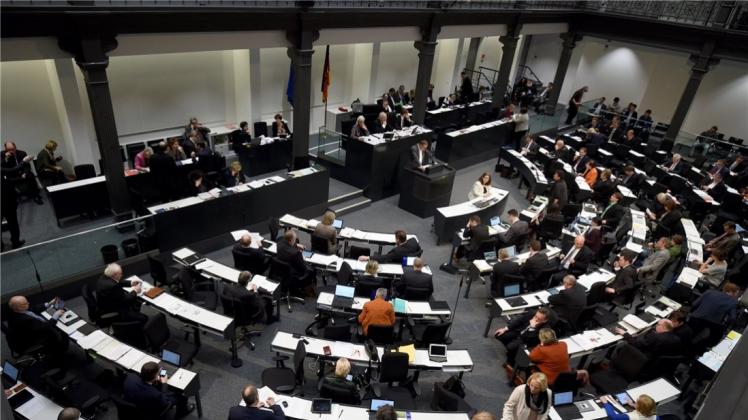 Alle vier Parteien in Niedersachsens Landtag stellten sich geschlossen hinter den Ausbau des Stichkanals. 