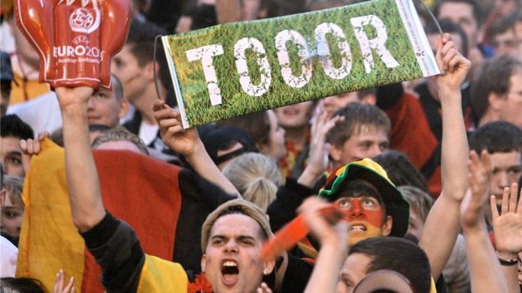 Revanche gegen Italien, Witze über die Hollände. Die EM bietet viele Gründe, sich auf den Fußball-Sommer zu freuen. Revanche gegen Italien, Witze über die Hollände. Die EM bietet viele Gründe, sich auf den Fußball-Sommer zu freuen.