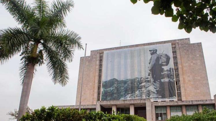 Großbild von Fidel Castro an der Nationalbibliothek in Havanna. Kuba hat ein Anti-Personenkult-Gesetz erlassen. 