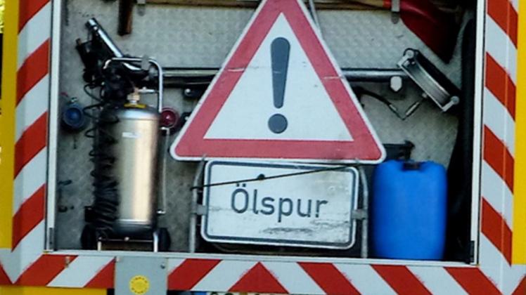 Ein Lastwagen hat am Montag auf der A1 mehrere Hundert Liter Diesel verloren. Symbolfoto: Ursula Holtgrewe
