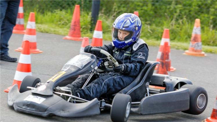 Seit sechs Jahren fährt Fabian Netemeyer aus Melle im Kart allen davon. Dabei erreicht der Zwölfjährige Geschwindigkeiten bis zu 140 Stundenkilometern. Seit sechs Jahren fährt Fabian Netemeyer aus Melle im Kart allen davon. Dabei erreicht der Zwölfjährige Geschwindigkeiten bis zu 140 Stundenkilometern.