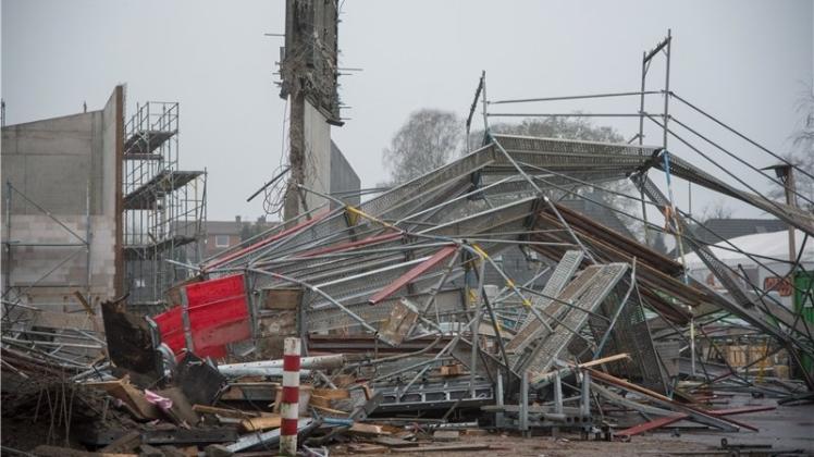 Am 16. Dezember 2015 waren beim Inkoop-Neubau an der Oldenburger Straße Teile einer Mauer und des Baugerüstes eingestürzt. 