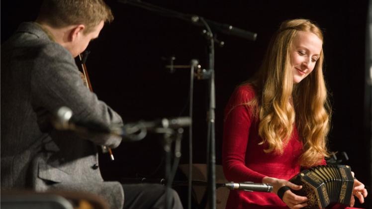 Wenn sich zwei streiten, wird musiziert: Caitlin &amp; Ciaran beim Irish Spring Festival im Gut Varrel. 