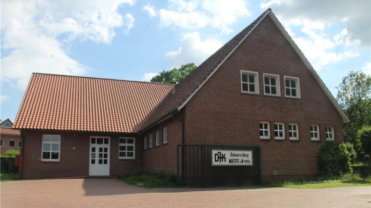 Fünf Vereine aus Wieste wollen das Dorfgemeinschaftshaus am Sportplatz nachrüsten, damit dort weiterhin gefeiert werden kann. Fünf Vereine aus Wieste wollen das Dorfgemeinschaftshaus am Sportplatz nachrüsten, damit dort weiterhin gefeiert werden kann.