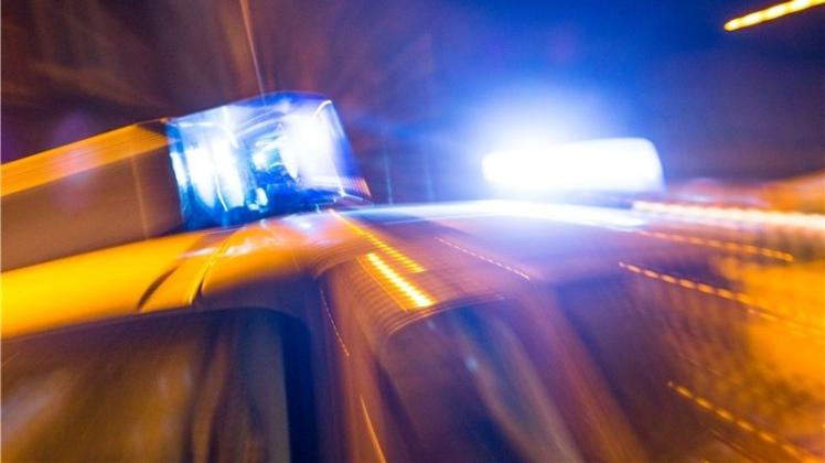 Ein mutmaßlich Betrunkener ist nach einem Unfall in Stuhr geflüchtet. Die Polizei entdeckte das Auto auf der A1 – allerdings verlassen.. 