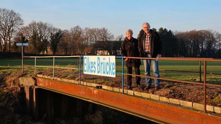 Elke und Ulf Ewert auf der restaurierten Brücke. Elke und Ulf Ewert auf der restaurierten Brücke.