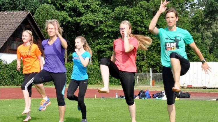 Mit viel Spaß und großem Einsatz: Die Leichtathleten der LGG Ganderkesee trainieren auf der Anlage von Borussia Delmenhorst. In Wettkämpfen feiern sie regelmäßig Erfolge. 