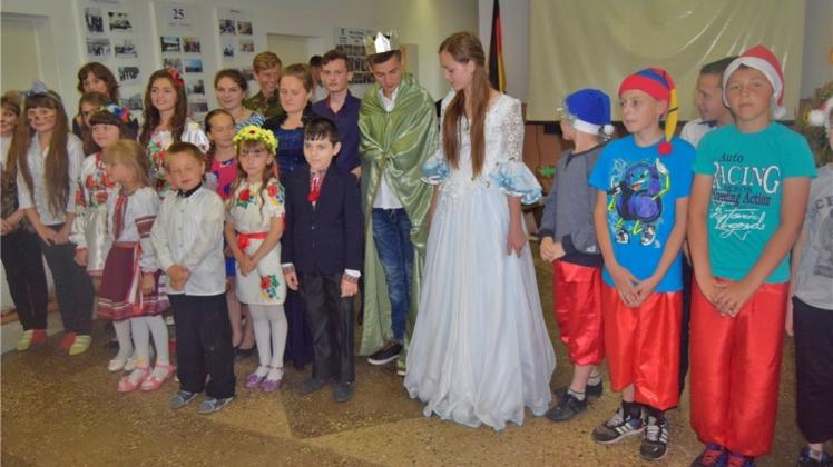 Schulkinder führten in Juskovzy verschiedene Theaterstücke in deutscher Sprache auf. 