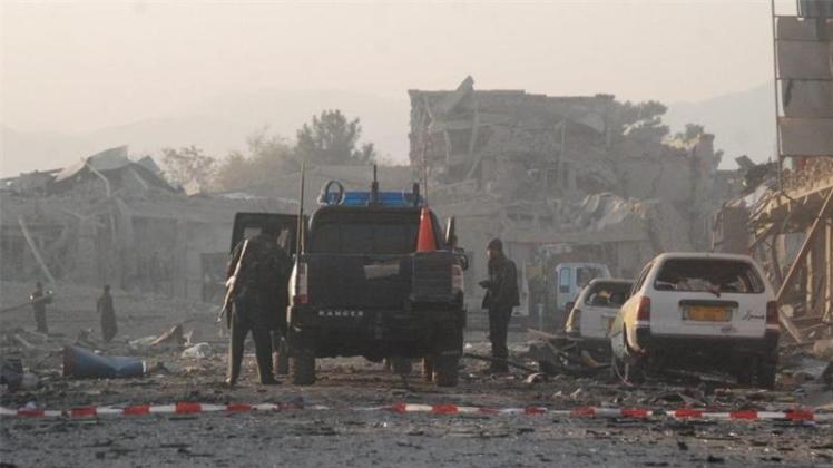 Abschiebungen von Asylbewerbern aus Afghanistan sind umstritten, weil es am Hindukusch immer wieder zu Anschlägen kommt, so etwa in der vergangenen Woche auf das deutsche Generalkonsulat in Masar-i-Scharif. Foto: Mutalib Sultani