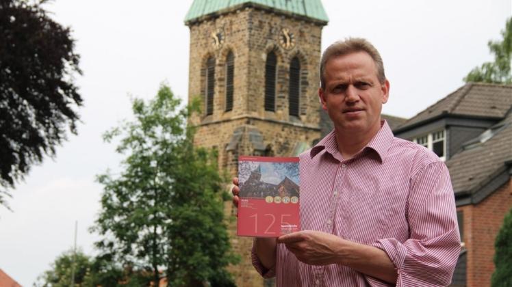 Wolfram Krumme hat eine Festschrift und Bilderchronik über die Apostelkirche in Neuenkirchen erstellt. Wolfram Krumme hat eine Festschrift und Bilderchronik über die Apostelkirche in Neuenkirchen erstellt.