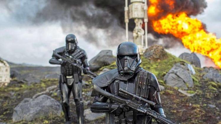 Death Troopers in einer Szene aus dem Film „Rogue One: A Star Wars Story“. 
