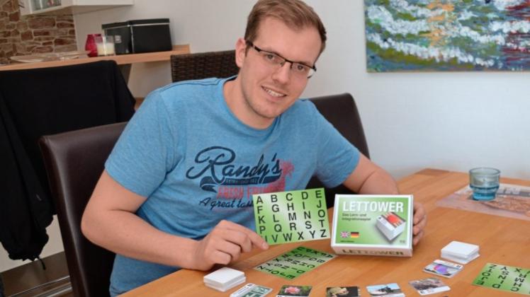 Das Alphabet und deutsche Wörter sollen mit „Lettower“ spielerisch erlernt werden. Der Stuhrer Christoph Lilienthal hatte die Idee und entwickelte das Spiel zusammen mit einem Freund. 