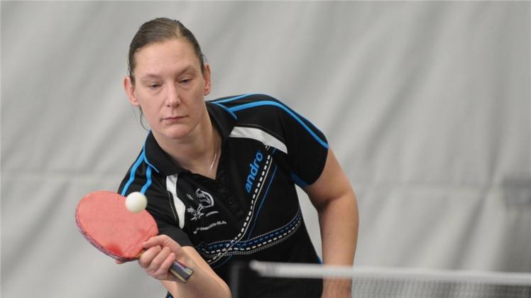 Die Tischtennis-Damen des TV Jahn Delmenhorst um Carolin Steineker haben ihr Landesliga-Auswärtsspiel beim SV Ochtersum glatt mit 1:8 verloren. Die Tischtennis-Damen des TV Jahn Delmenhorst um Carolin Steineker haben ihr Landesliga-Auswärtsspiel beim SV Ochtersum glatt mit 1:8 verloren.