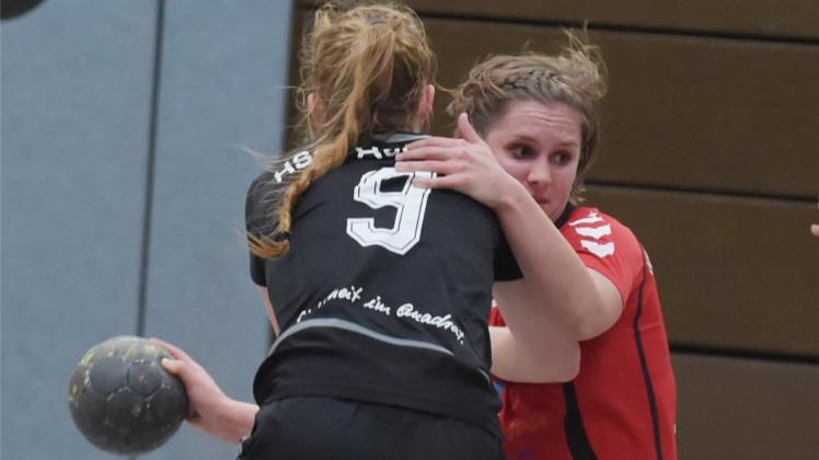 Eine der nur vier fitten Spielerinnen: Saskia Petersen (rechts). Eine der nur vier fitten Spielerinnen: Saskia Petersen (rechts).