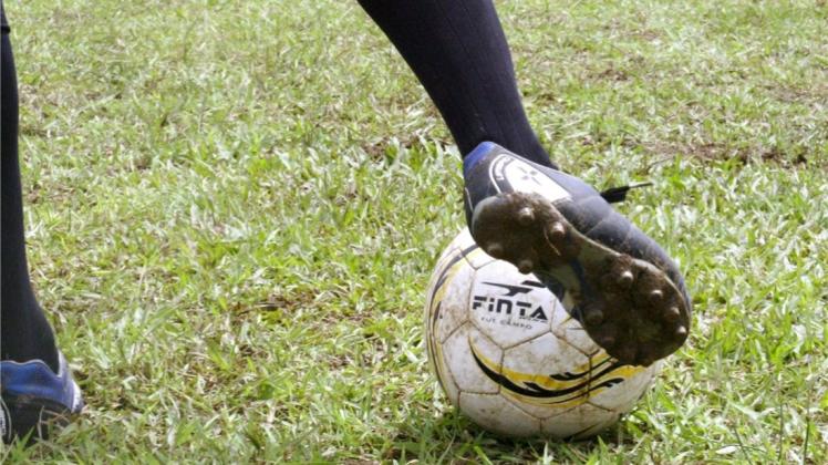 Vier Auswahlmannschaften des Jahrgangs 2007 stehen sich am Sonntag beim ersten Fußball-Funktionsspieltag in Delmenhorst gegenüber. Vier Auswahlmannschaften des Jahrgangs 2007 stehen sich am Sonntag beim ersten Fußball-Funktionsspieltag in Delmenhorst gegenüber.