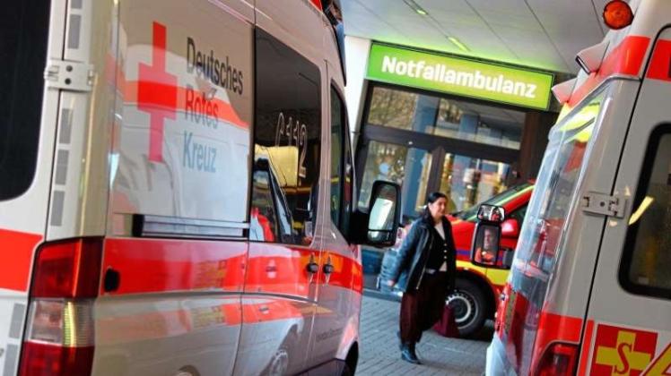 Patienten klagen noch immer über lange Wartezeiten in der Notaufnahme im Josef-Hospital Delmenhorst (JHD). Geschäftsführer Thomas Breidenbach kündigt eine Umstrukturierung der Abteilung ab Januar an. 