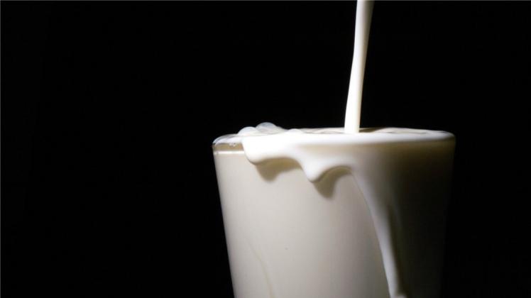 Wegen eines Überangebots sind aktuell die Milchpreise in ganz Europa im Keller. 