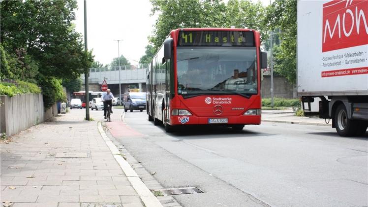 Freie Fahrt nur für Busse und Radfahrer am Anfang und Ende der Bramscher Straße? Das planen Verkehrsexperten für eine Beschleunigung des ÖPNV. 