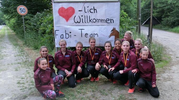 Großer Empfang: Der Reiterverein Grüppenbühren feierte die Erfolge, die seine Voltigiererinnen bei den Weser-Ems-Meisterschaften erzielten. 