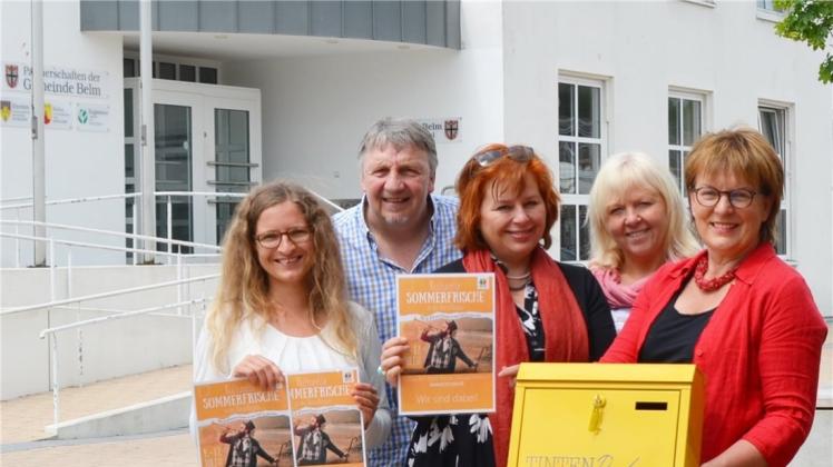 Freuen sich über ausrangierte Briefkästen: von links Maike Schlichting (Ostercappeln), Dirk Meyer (Belm), Christiane Wagner (Bramsche), Anette Lange (Bohmte), Annette Ludzay (Bad Essen) und Frank Jansing (Wallenhorst, nicht im Bild). Freuen sich über ausrangierte Briefkästen: von links Maike Schlichting (Ostercappeln), Dirk Meyer (Belm), Christiane Wagner (Bramsche), Anette Lange (Bohmte), Annette Ludzay (Bad Essen) und Frank Jansing (Wallenhorst, nicht im Bild).