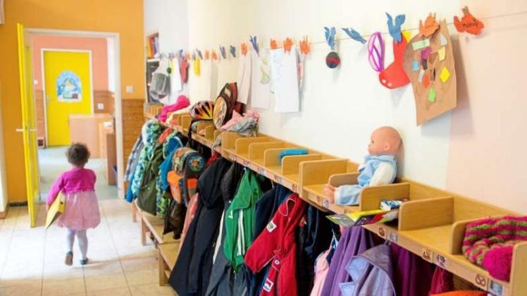 Eltern, die ihre Kinder in der Samtgemeinde Neuenkirchen in die Kindertagesstätte schicken, müssen ab 1. August 2017 tiefer in die Tasche greifen. Symbolfoto: dpa/Archiv Eltern, die ihre Kinder in der Samtgemeinde Neuenkirchen in die Kindertagesstätte schicken, müssen ab 1. August 2017 tiefer in die Tasche greifen. Symbolfoto: dpa/Archiv