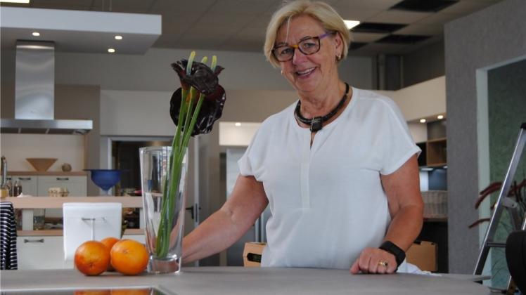 Senior-Chefin Doris Oberheide freut sich über die neue Ausrichtung des Küchenstudios. 