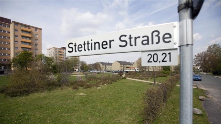Fachleute vermuten unter einem Wohnhaus in der Stettiner Straße in Belm eine Bombe. Am 3. Juli soll sie entschärft werden. Fachleute vermuten unter einem Wohnhaus in der Stettiner Straße in Belm eine Bombe. Am 3. Juli soll sie entschärft werden.