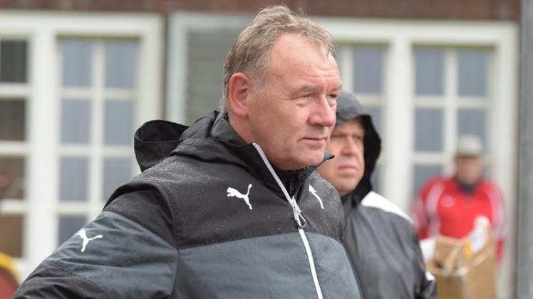 Das Punktspiel seines Teams wurde kurzfristig abgesagt: Claus-Dieter Meier, Trainer des TV Jahn Delmenhorst. 