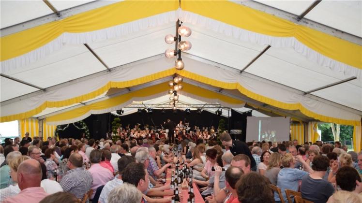 Vor ausverkauftem Haus spielte der Musikverein Hebelermeer ein großes Sommerkonzert 2016. 