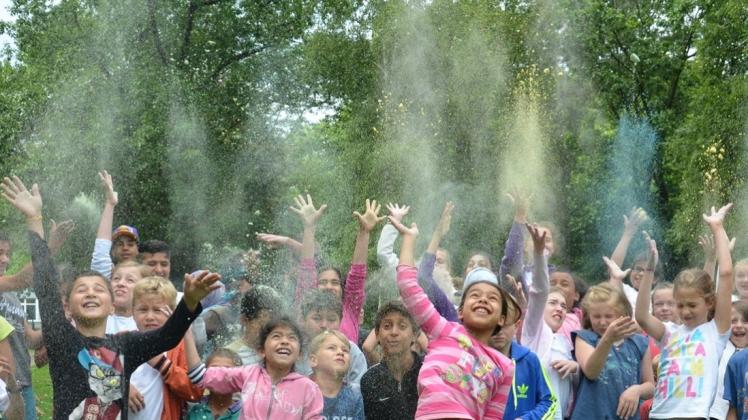 Viele Kinder, bunte Farben: Das Kinder- und Jugendhaus Horizont veranstaltete ein kleines Holi Fest 