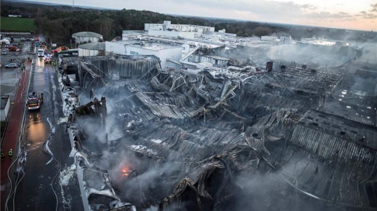 Die zerstörten Gebäudeteile einen Tag nach dem Brand am Ostermontag. 