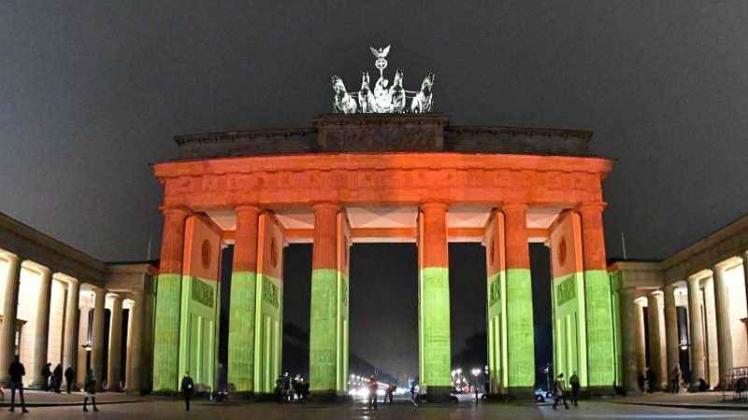 Nach dem Anschlag auf dem Weihnachtsmarkt am Breitscheidplatz wird das Brandenburger Tor in den deutschen Nationalfarben beleuchtet. 