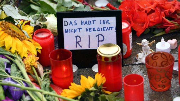 Trauer in München vor dem Olympia Einkaufszentrum im Stadtteil Moosach. Auch die St.-Katharinen-Gemeinde richtet jetzt eine Gebets- und Gedenknische ein. Symbolfoto: Peter Kneffel/dpa
