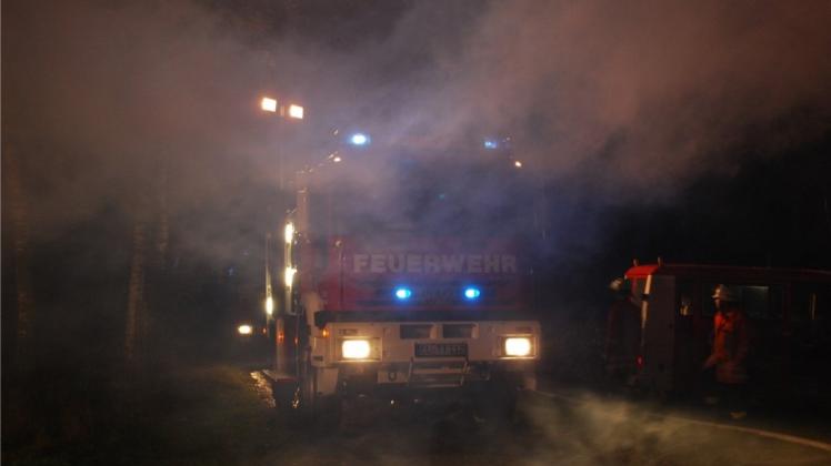 In Stuhr ist der Brand eines 16 Tonnen schweren Radladers durch die Feuerwehr Groß Mackenstedt gelöscht worden. Symbolfoto: Christoph Assies