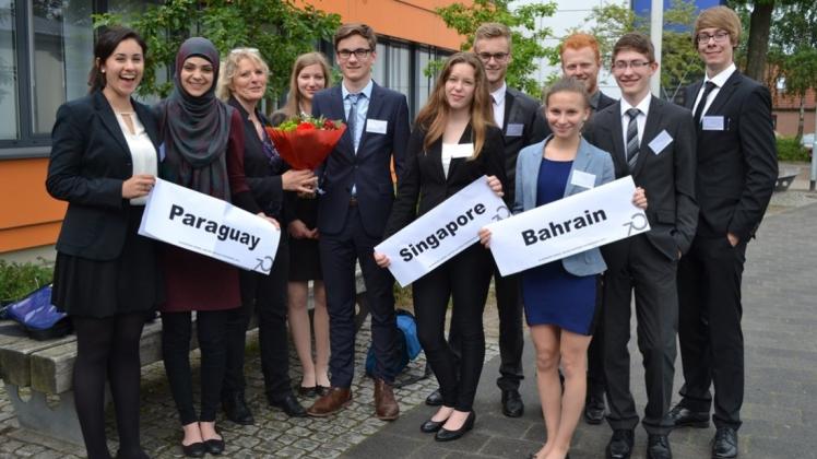 Blick auf das „Diplomatisches Corps“ des vergangenen Jahres. Auch 2016 wirken Ganderkeseer Gymnasiasten wieder beim Planspiel OLMUN in Oldenburg mit. Archivfoto: Tina Spiecker. Blick auf das „Diplomatisches Corps“ des vergangenen Jahres. Auch 2016 wirken Ganderkeseer Gymnasiasten wieder beim Planspiel OLMUN in Oldenburg mit. Archivfoto: Tina Spiecker.