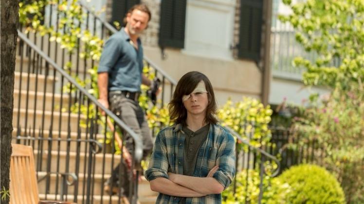 Rick (Andrew Lincoln) und sein Sohn Carl (Chandler Riggs) in Staffel 7 von „The Walking Dead“. 