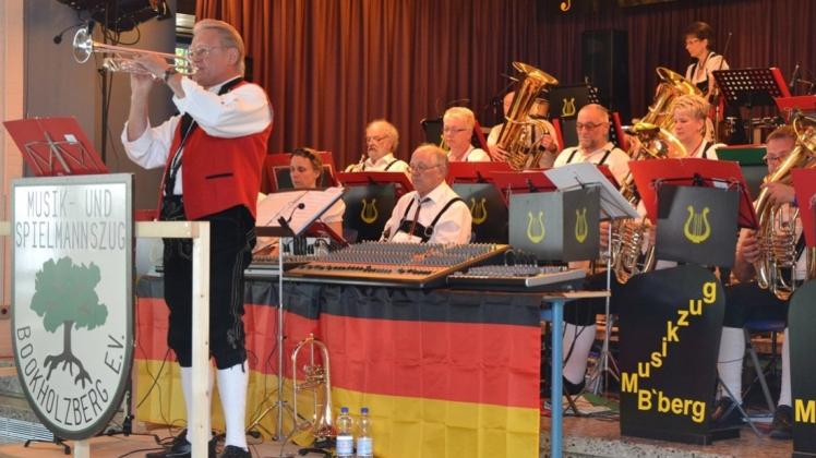Rund 150 Zuhörer lauschten dem bunten Programm beim Sommerkonzert des Bookholzberger Musikzuges. 