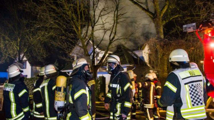 Bei einem Dachstuhlbrand in Elmeloh bei Delmenhorst entstand ein Schaden von rund 250000 Euro. 